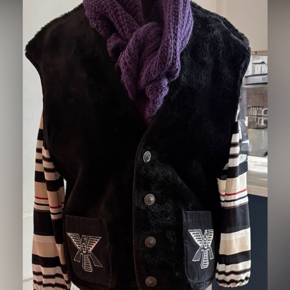 Skua Faux Fur Vest w/ Native American Eagle Embroidery – Boho Vintage Statement